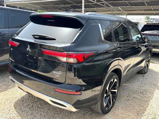 Mitsubishi Outlander image 4