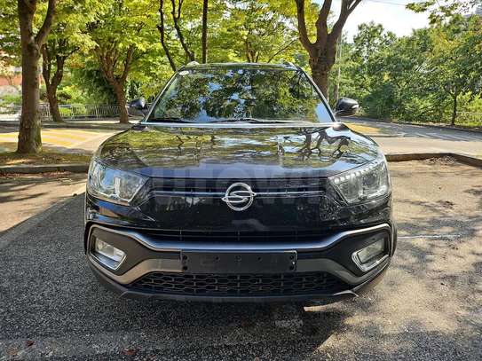 SsangYong Tivoli SUV compact blanc jantes alliage image 4