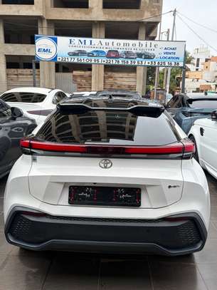 Toyota CHR 2024 SUV blanc toit noir image 5