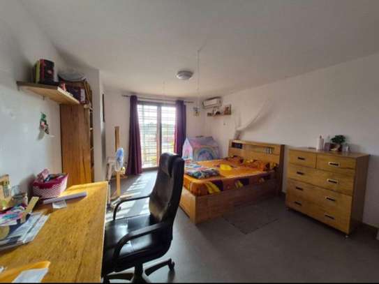 Maison meublée et équipée à THIES 5ch-2 salons image 4