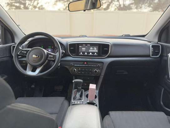 KIA SPORTAGE image 8