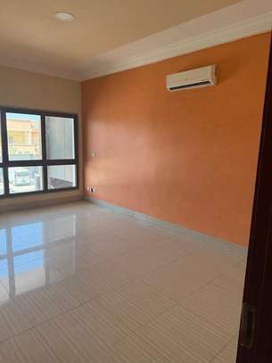 APPARTEMENT 2 CHAMBRES SALON A LOUER A NGAPAROU image 3