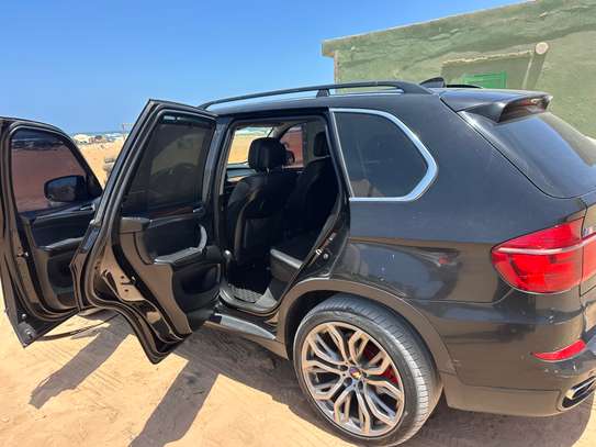 BMW X5 SUV noir spacieux performance image 3