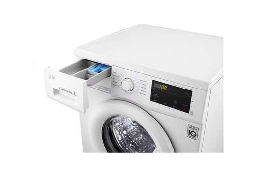 MACHINE A LAVER 7KG LG BLANC FH2J3QDNG0P image 6