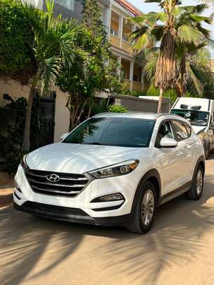 Hyundai tucson image 2