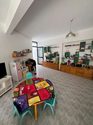 Grande Villa moderne de 600M ² à louer aux Almadies image 3