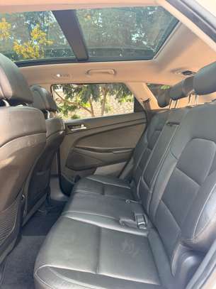 HYUNDAI TUCSON image 6