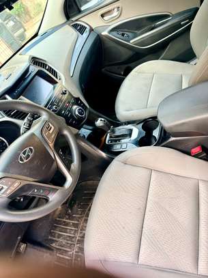 LOCATION DE VOITURE 4x4 HYUNDAI SPORT image 4