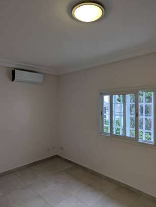 À LOUER – Une Petite Villa R+1 à Ngor image 10