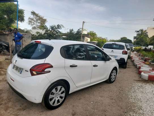 Peugeot 208 image 7