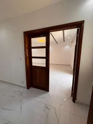 APPARTEMENT image 10
