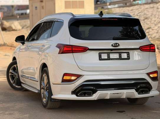 Hyundai Santa Fe 2018 image 12