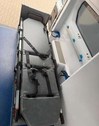 AMBULANCE MÉDICALISÉ image 8