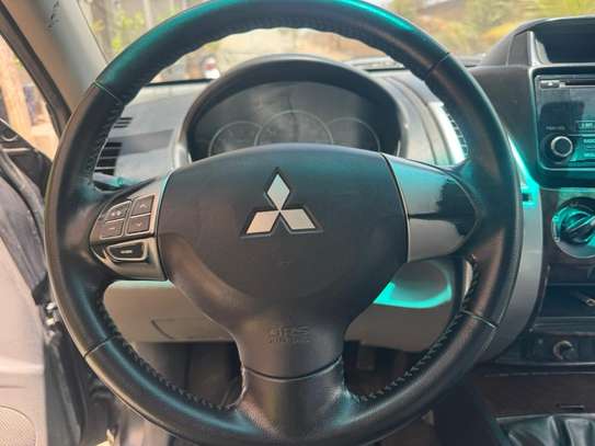 MITSUBISHI PAJERO 2015 image 11