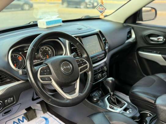Jeep Cherokee trail walk image 7