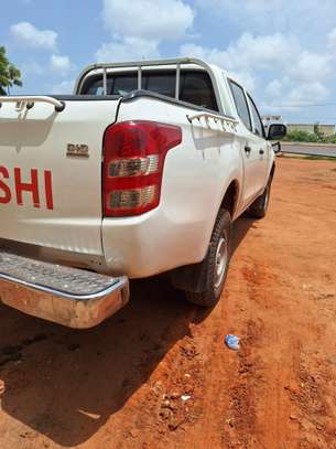 Mitsubishi L200 image 5