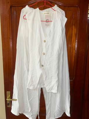 Ensemble blanc élégant image 3