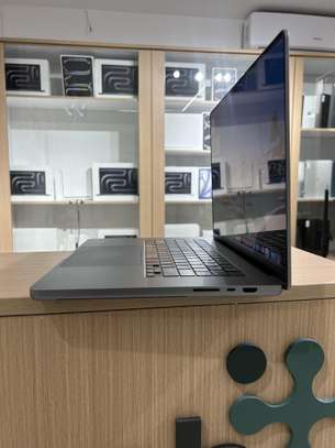 MacBook Pro 2023 16 Pouces - M2 Max | 32GB RAM | 1 Téra image 4