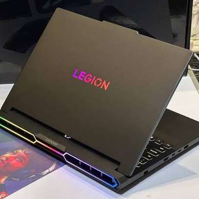 Lenovo Legion Pro 7 RTX 5070Ti image 3
