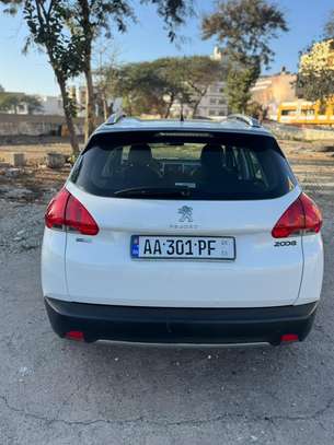 Peugeot 2008 SUV compact blanc jantes alliage image 3