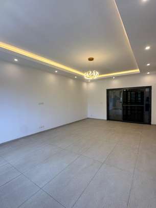 À LOUER - Magnifique Appartement F4 de Standing au Point E image 4