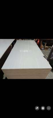 Bois laminé mat image 2