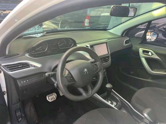 Peugeot 2008 image 7