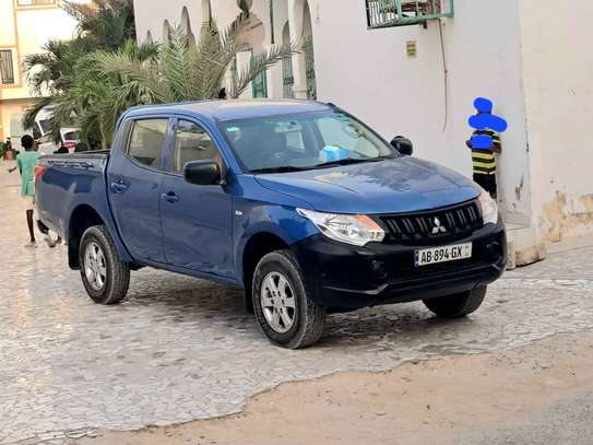 Mitsubishi L200 image 2