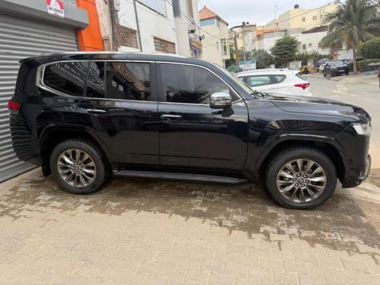 Toyota land cruiser 2024 image 5