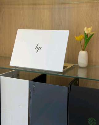 HP EliteBook 8 G1a – 16” image 3