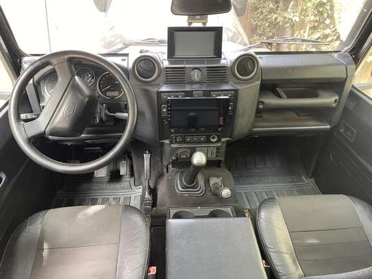 Land Rover Defender 110 Station Wagon 2010 image 5