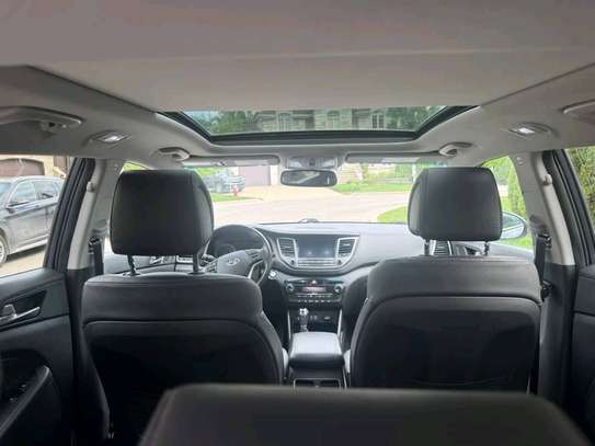 HYUNDAI TUCSON image 3