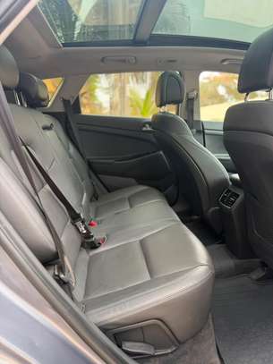 HYUNDAI TUCSON image 8