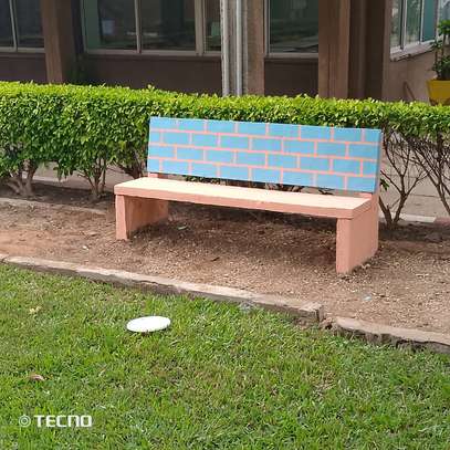 Pavé vibré et bancs publics image 10