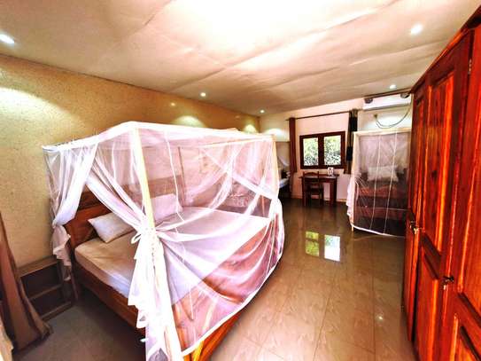 Baobab Lodge image 8