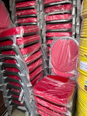 chaises empilables rouges confortables pro image 2