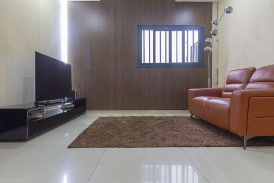 F5 de 210 m2 haut de gamme à vendre à Yoff image 10