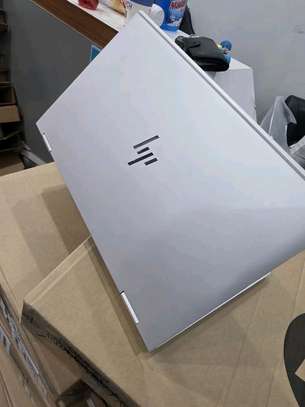 HP elitebook 1040 G8 image 2