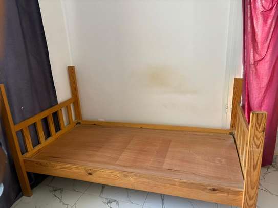 Lits et armoire image 2