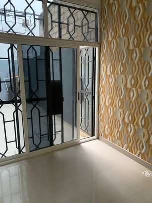 Appartement F4 non meublé proche Corniche  lycée J.Mermoz image 3