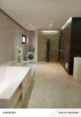Somptueuse villa derrière Exclusive image 4