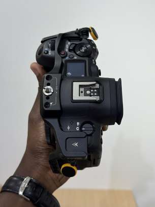 Canon EOS R5 Mark II Avec Cage + Station de charge image 6