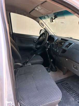 TOYOTA HILUX image 3