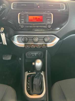 KIA RIO image 8