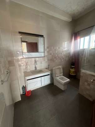 Belle villa vide F7 avec piscine à louer à Mermoz image 2