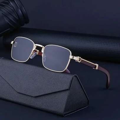 Lunettes de soleil noires dorées monture carrée UV image 2