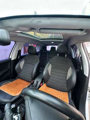 PEUGEOT 2008 image 3