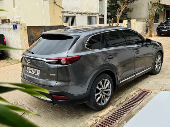 Mazda CX-9 SUV gris métallisé spacieux image 9