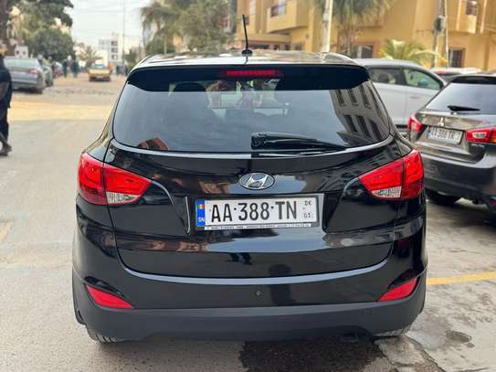 Hyundai SUV noir spacieux maniable et fiable image 9