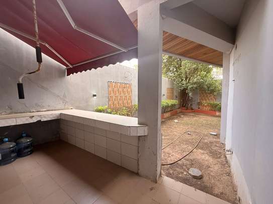 bureau duplex à louer 600m2 image 12